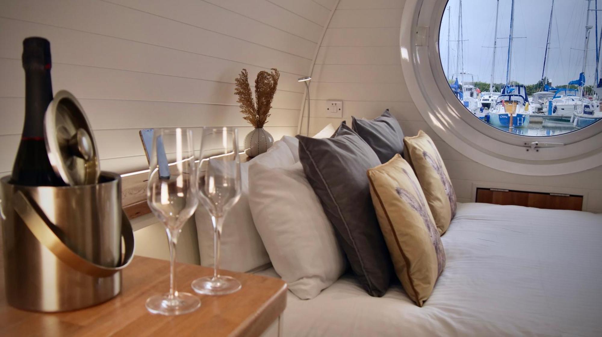 Sea Breeze Ark 900 Boat Hotel Emsworth Buitenkant foto
